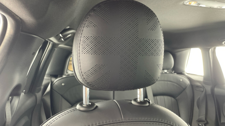 MINI Hatchback 1.5 Cooper Exclusive Premium 5dr Petrol Hatchback